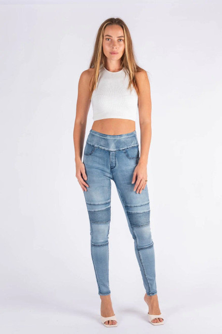 Who doesn't love comfort and style all in one! A staple item for EVERY wardrobe!

These joggers feature:

High rise elastic waist
Stretchy fabric
Wide band
No zip or buttons
Panel detailing
2 functional back pockets
Decorative non-functional front pockets
Skinny leg
Lightweight fabric
Fitted with some stretch
Colour: Mid Blue

Fabric: 89% Cotton, 9% Polyester, 2% Elastane.

Size Guide: Stick to your usual size.