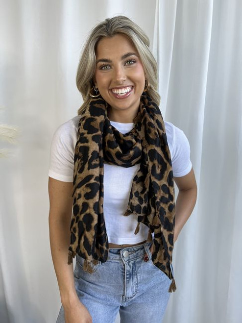 Our Leopard Scarf is a perfect addition to any wardrobe. It has a beautiful, leopard print and cute tassels. This scarf will dress up any staple outfit with ease. 

This scarf features:

Lightweight
Tassels
Colour: Tan with Leopard Pattern

Fabric: 60% Viscose; 40% Cotton

Size: OSFA
Suburban Closet