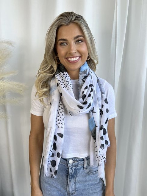 Our Sophia Scarf is a perfect addition to any wardrobe. It has a beautiful, eye catching print and will dress up any staple outfit with ease. 

This scarf features:

Lightweight
Frayed ends
Colour: White with Blue Pattern

Fabric: 60% Viscose; 40% Cotton

Size: OSFA
Suburban Closet