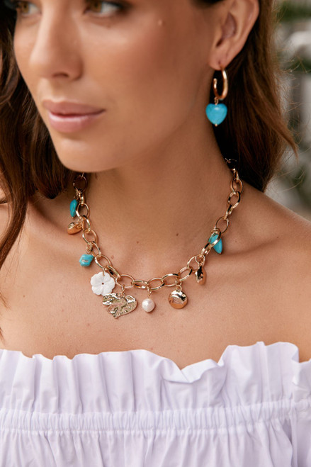 Elevate your outfit and charm all those around you in our pretty Aileen Mixed Charm Necklace.

This necklace features: 

Round hinge clasp closure
Mixed charm drop detail
Fresh water pearl charm
Stone charm detail
Chunky gold chain
Materials: Plated Metal, Turquoise, Fresh Water Pearl

Measurements: Length: 45cm