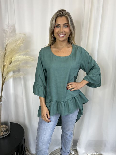 Our Wendy Hi-Lo Top is a perfect, basic staple for your everyday wardrobe. The frill detail is super cute. It can be easily thrown together with a pair of skinny jeans or dressed up with a pair of slacks or capri pants.

This top features:

Round neckline
3/4 sleeves with frill detail
Frill detail on hemline
Textured linen
Hi-Lo design
Relaxed fit
Non lined
Colour: Black or Sage

Fabric: 70% Linen, 30% Viscose.

Size Guide: Relaxed fit so size down one size from your usual size for a more fitted look.
Suburban Closet