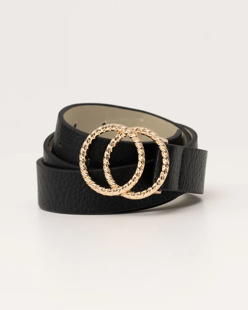 Our Cora belt would make the perfect addition to any wardrobe. Pair with your fave denim for a casual look or with some black slacks for a dressy look.

This belt features:

Aluminium alloy double ring gold buckle 
No stretch
Colour: Black

Fabric: PU leather

Size: One Size Fits All 

Measurements: Length - 98cm; Width - 2.8cm
