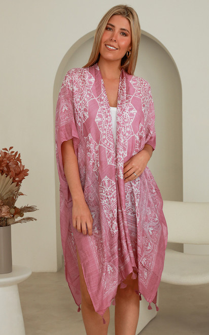 Our gorgeous Celtic Kimono is perfect for throwing on over the top of a pair of shorts and your favourite tee or just over your swimmers when you're relaxing at the beach or at the resort this summer!

Colour: Pink

Fabric: Viscose

Size: OSFA