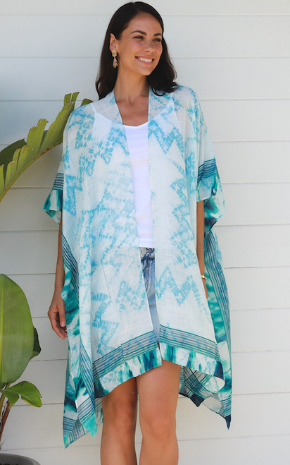 Our gorgeous Tie Dye Kimono is perfect for throwing on over the top of a pair of shorts and your favourite tee or just over your swimmers when you're relaxing at the beach or at the resort this summer!

Colour: Blue

Fabric: Viscose

Size: OSFA