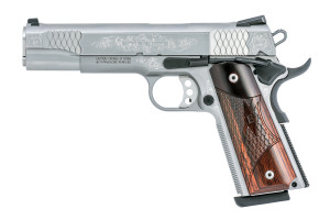 Smith and Wesson Sw1911 45acp 5" Ss/wd Engraved Smith and Wesson Sw1911 45acp 5" Ss/wd Engraved