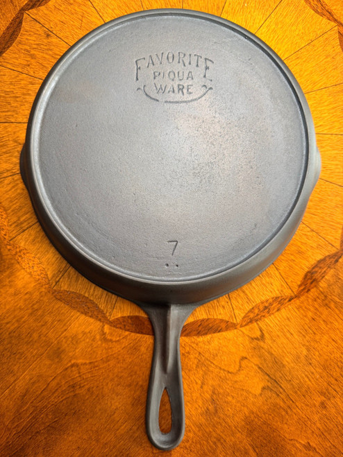 #7 Favorite 'Smiley Logo' skillet w/ dots makers mark (free shipping)