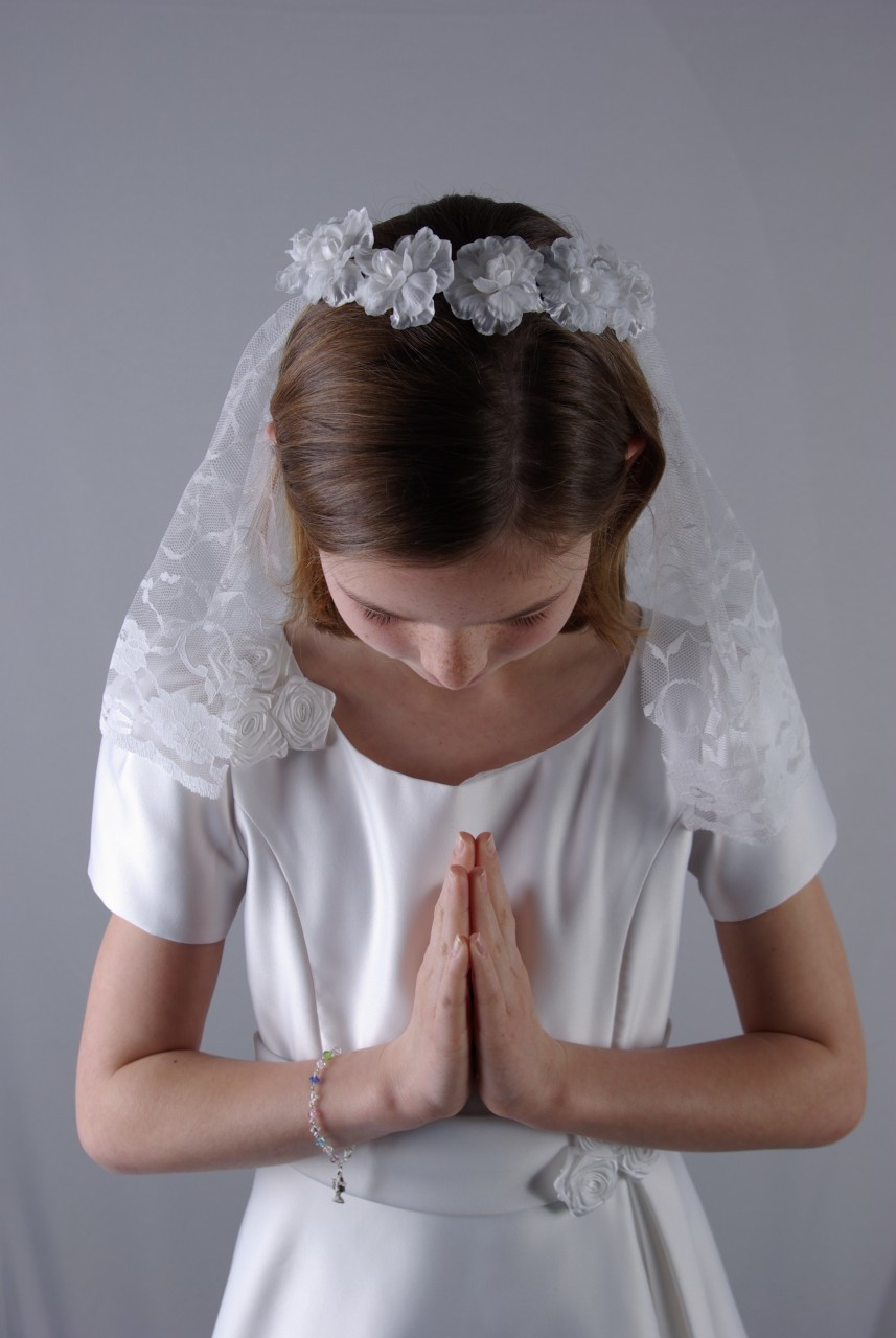 Veil for the First Holy Communion with lace Edge.