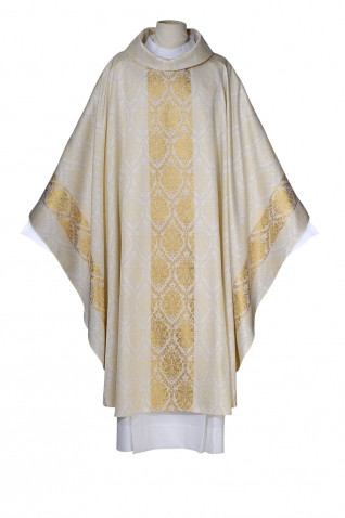 Gold and White Gothic Chasuble from Arte Grosse 