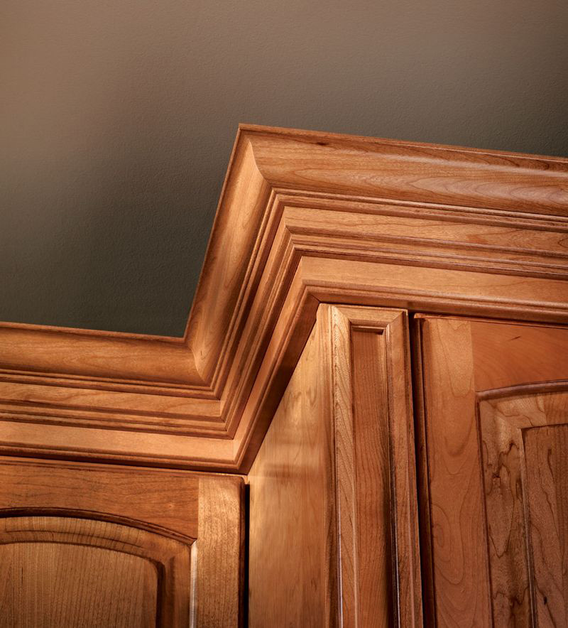 Classic Crown Molding in Honey Spice Cherry KraftMaid