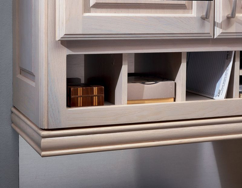 Traditional Light Rail KraftMaid