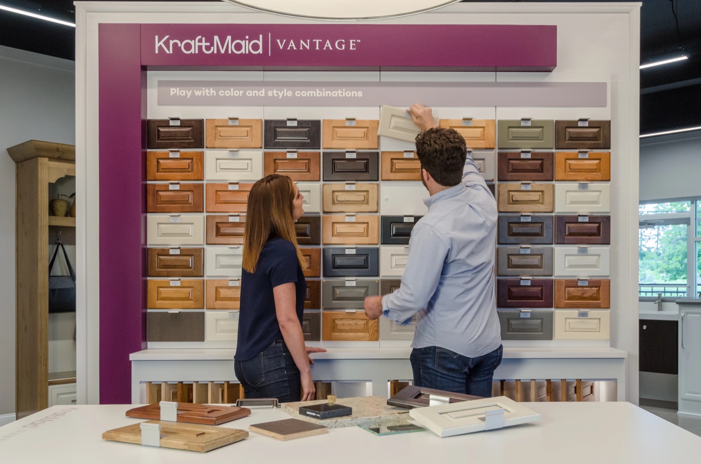 Customer meeting with a KraftMaid designer