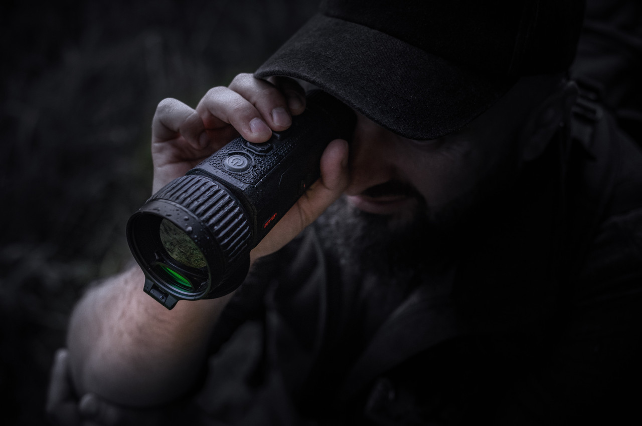 Nocpix Vista H50R Thermal Monocular looking through
