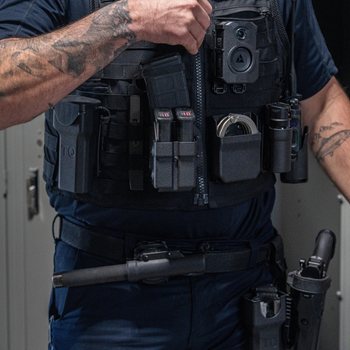 Zero9 Handcuff case on Safariland vest