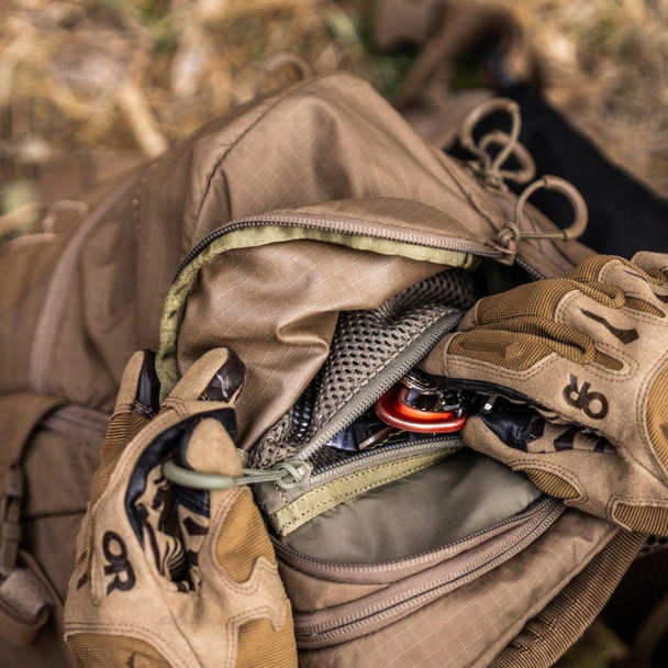 Close-up of the FreeFall 3000’s top lid and elastic front pocket, with zippers and stitching in clear view