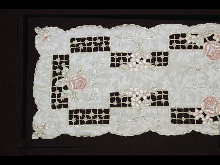 Victoria Linen Lavish - Victoria Linen