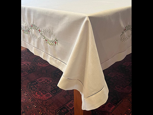 Christmas Wreath Hemstitch Tablecloth - 150cm x 275cm