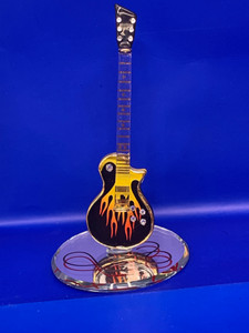 GUITAR SMOKING HOT GUITAR SMOKING HOT