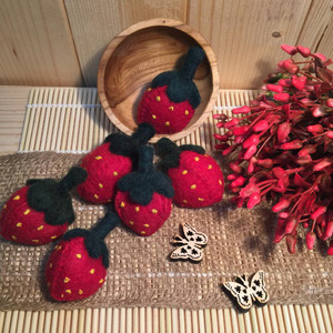 Strawberries 3 Piece Set - Wool Felt Food | Papoose Toys Strawberries 3 Piece Set - Wool Felt Food | Papoose Toys