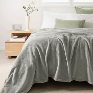 Ultraplush Blanket in Silver Ultraplush Blanket in Silver