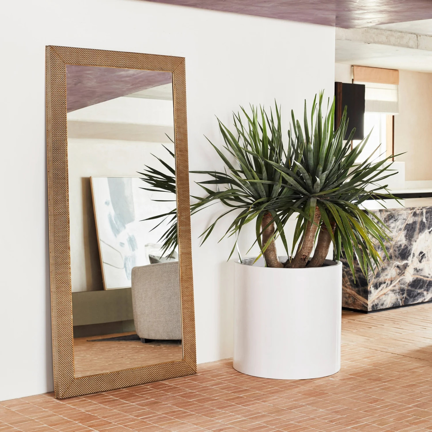 341693|White|CocoHeroImage