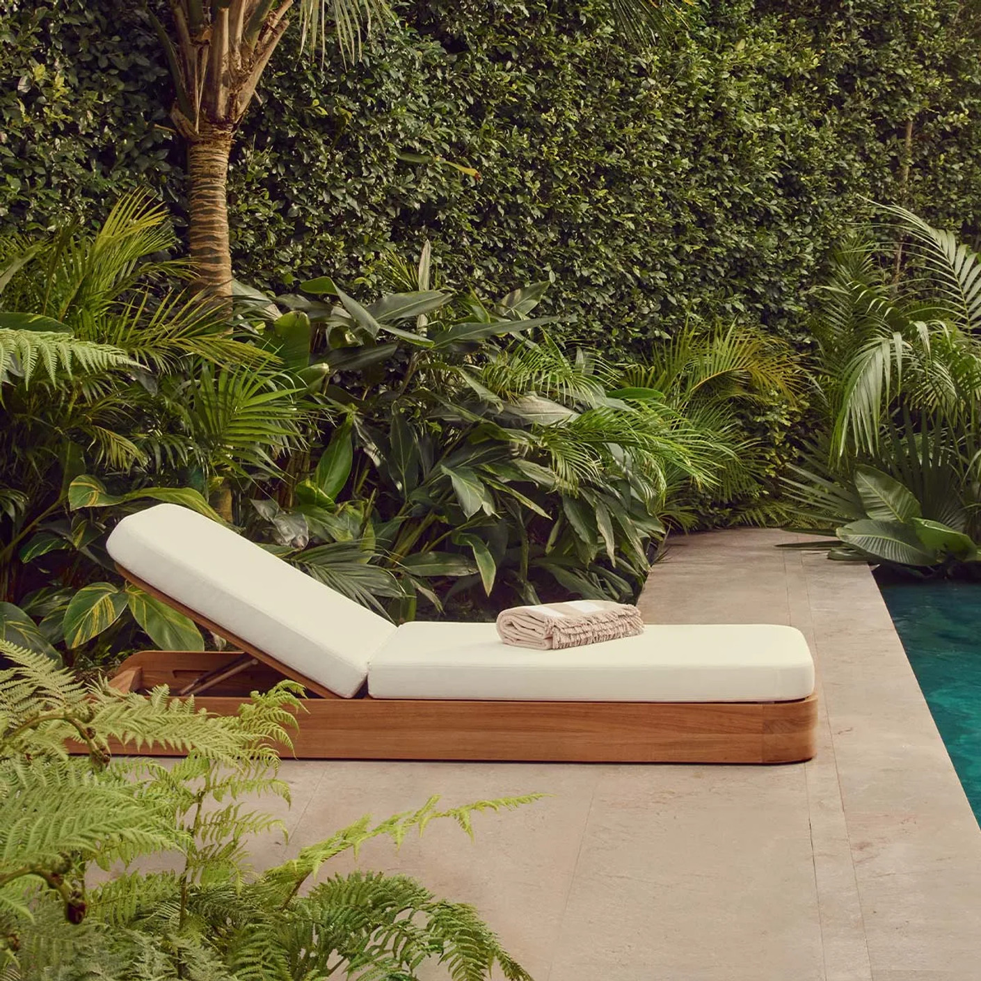 CR11-H851-0019555|Sunbrella Hayman Stripe Marine|CocoHeroImage