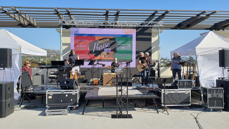 5 Factors for Choosing the Right Portable Stage