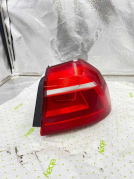 16 17 18 19 VW PASSAT Tail Light Assembly Right passenger side