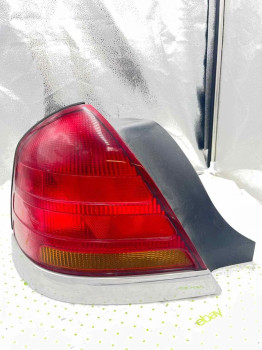 98 99 00 01 02 03 FORD CROWN VICTORIA Tail Light Assembly Left driver side