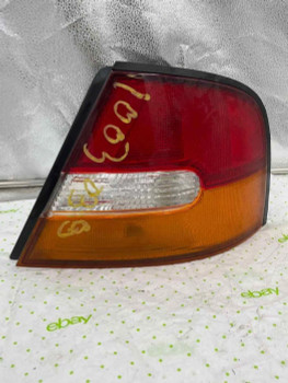 95 96 97 NISSAN ALTIMA Tail Light Assembly Right