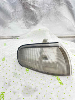 92 93 94 TOYOTA CAMRY Front Lamp Right passenger side