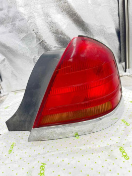 98 99 00 01 02 03 FORD CROWN VICTORIA Tail Light Assembly Right passeger side