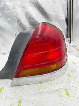 98 99 00 01 02 03 FORD CROWN VICTORIA Tail Light Assembly Right passeger side