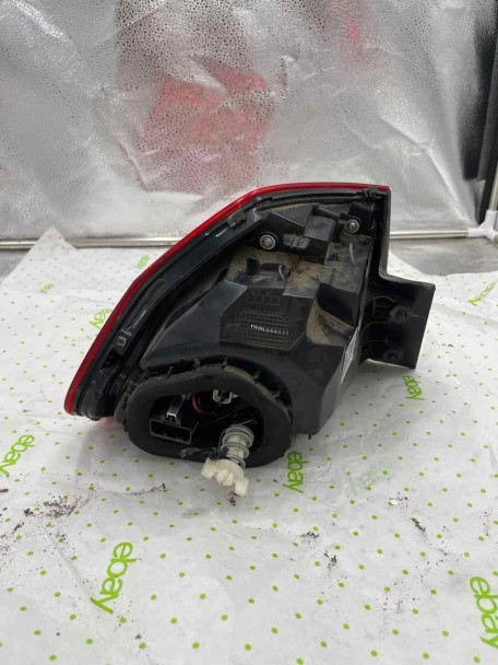 16 17 18 19 VW PASSAT Tail Light Assembly Right passenger side 16 17 18 19 VW PASSAT Tail Light Assembly Right passenger side