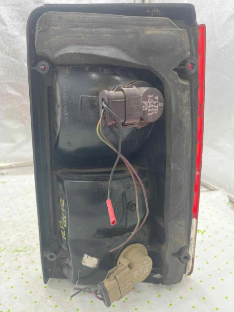 91 92 93 94 95 DODGE CARAVAN Tail Light Assembly Left driver side