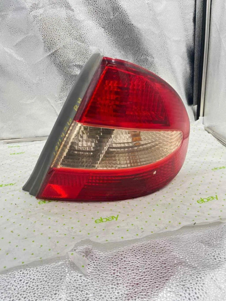 01 02 03 TOYOTA PRIUS Tail Light Assembly Right passenger side 01 02 03 TOYOTA PRIUS Tail Light Assembly Right passenger side