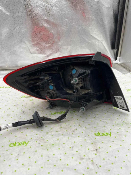 17 18 19 CHEVY CRUZE Tail Light Assembly Right passenger side