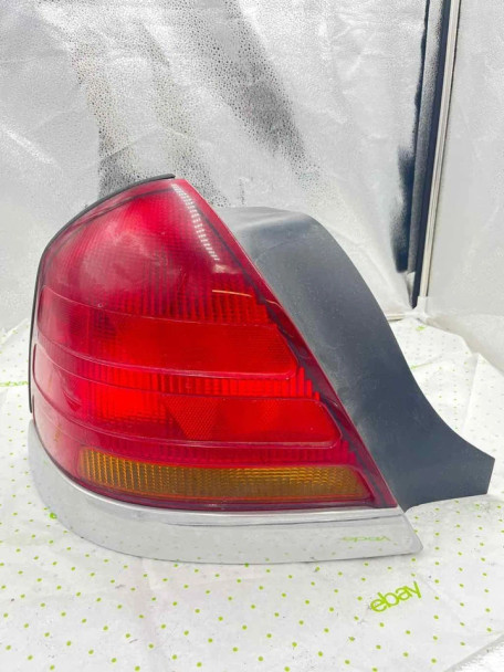 98 99 00 01 02 03 FORD CROWN VICTORIA Tail Light Assembly Left driver side 98 99 00 01 02 03 FORD CROWN VICTORIA Tail Light Assembly Left driver side