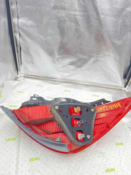 03 04 05 HONDA ACCORD Tail Light Assembly Right passenger side