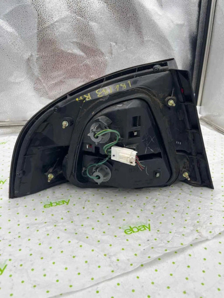 00 01 02 03 NISSAN SENTRA Tail Light Assembly Right passenger side