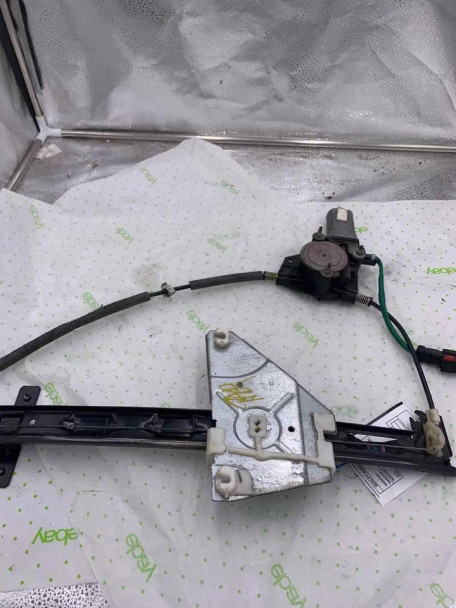 99 00 JEEP GRAND CHEROKEE Front Door Regulator Right passeger side 99 00 JEEP GRAND CHEROKEE Front Door Regulator Right passeger side