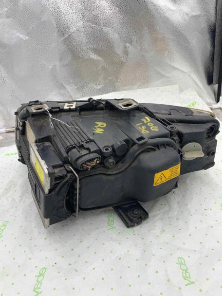 03 04 05 06 AUDI A4 Headlamp Assembly Right passenger side
