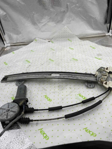 94 95 96 97 HONDA ACCORD Front Door Regulator Right passenger side 94 95 96 97 HONDA ACCORD Front Door Regulator Right passenger side