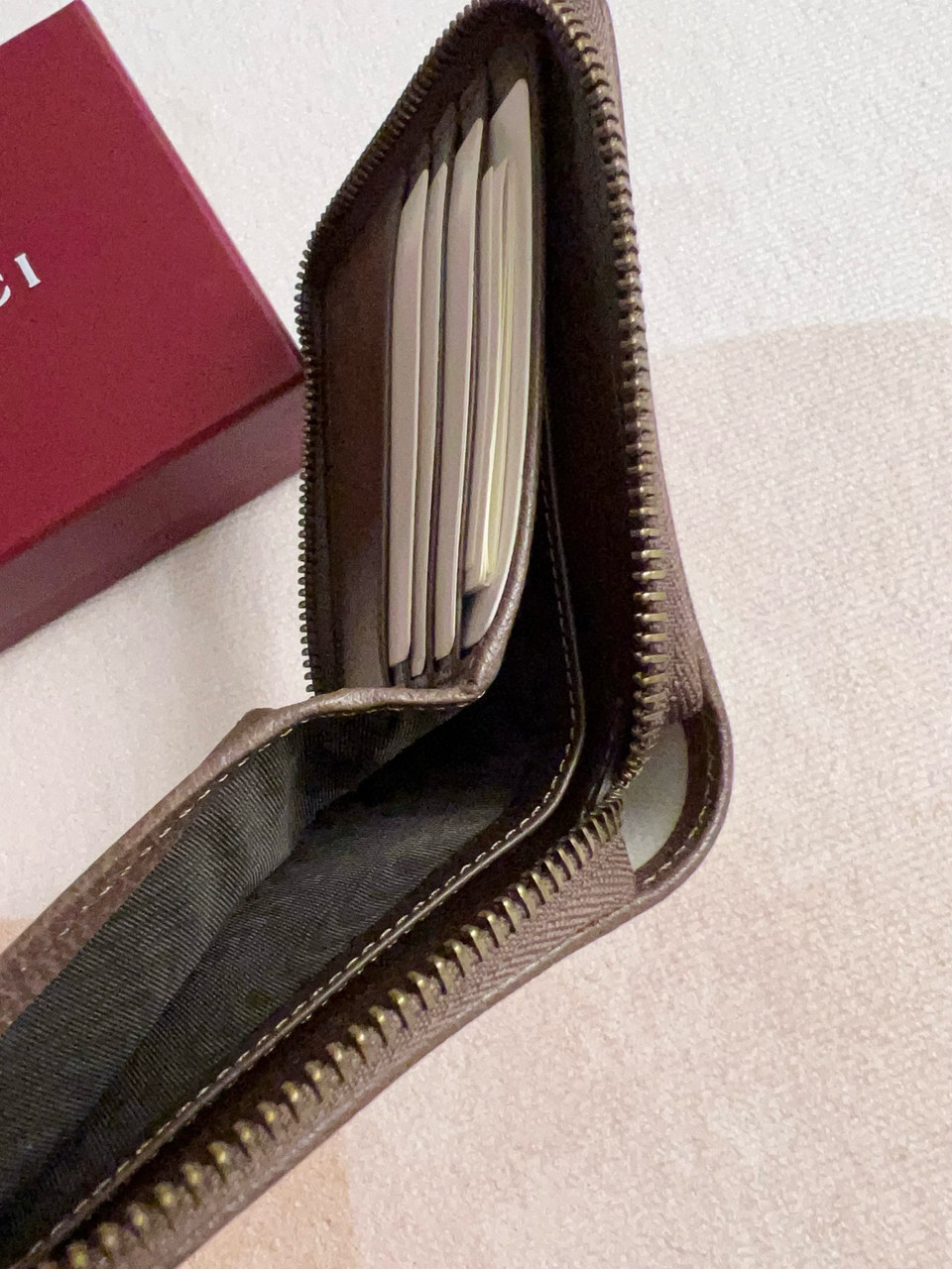 GLEN SMALL ZIP WALLET(ダークブラウン) Small brown G G zip wallet - Boutique Bargains