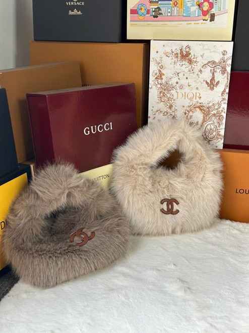 C fur hand bag