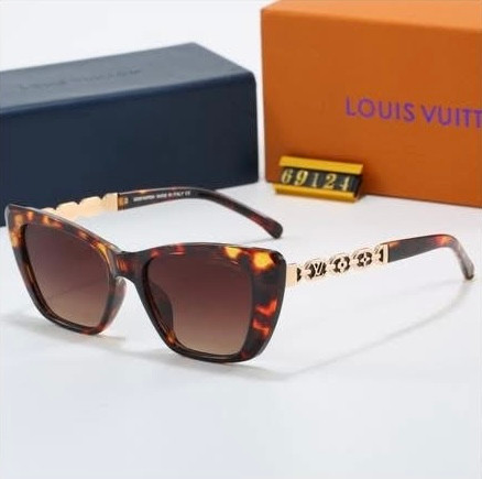 Chain Two Cat Eye Sunglasses in a tortoiseshell