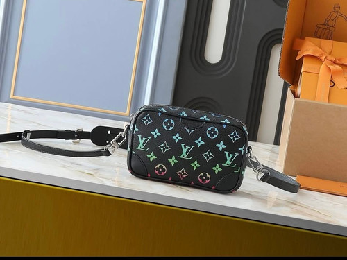 Black iridescent trocadero