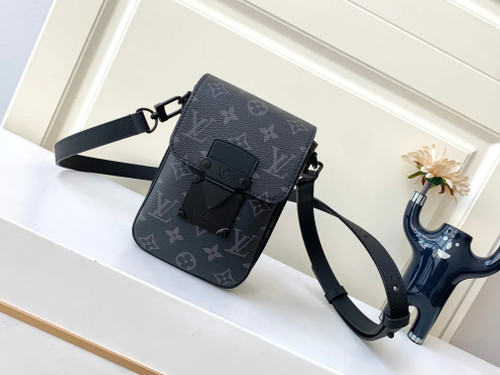 Black mono vertical wearable wallet  - mirror 