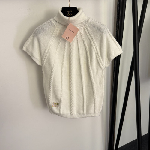 M M knitted turtleneck