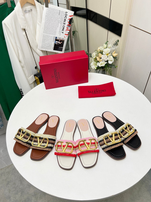 Black size 40   / both GG size 41 