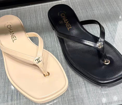 Square C thong sandal